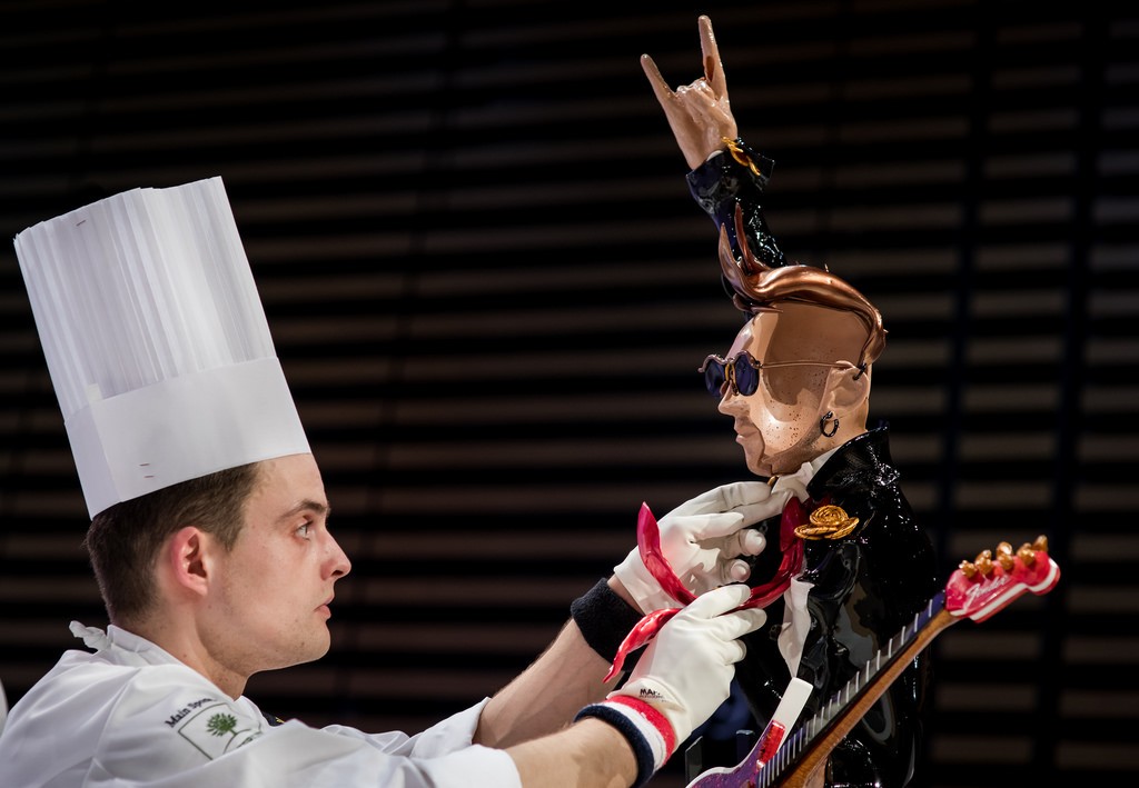 Виртуозный повар. Конкурс Coupe du monde de la Patisserie. Кондитер. Кондитер мужчина. Брутальный кондитер.